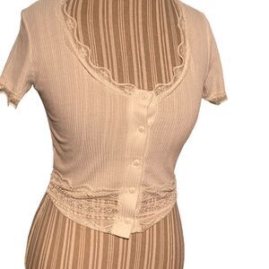 Caution to the wind juniors size medium lace top excellent condition